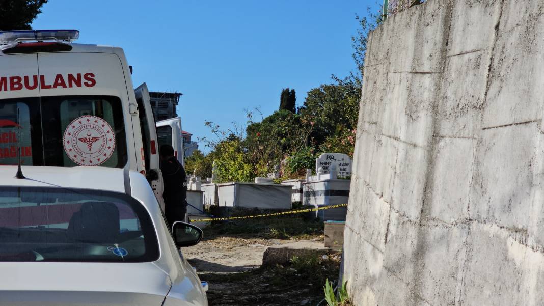 Emekli polis memuru mezarlıkta ölü bulundu 3